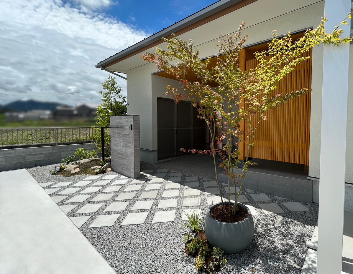 香川県三木町のお庭施工例｜スクエアデザインが目を引くモダン外構