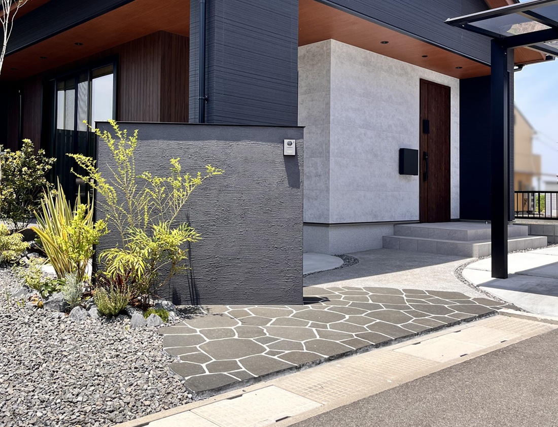 香川県丸亀市の外構施工例｜魅了するエントランス