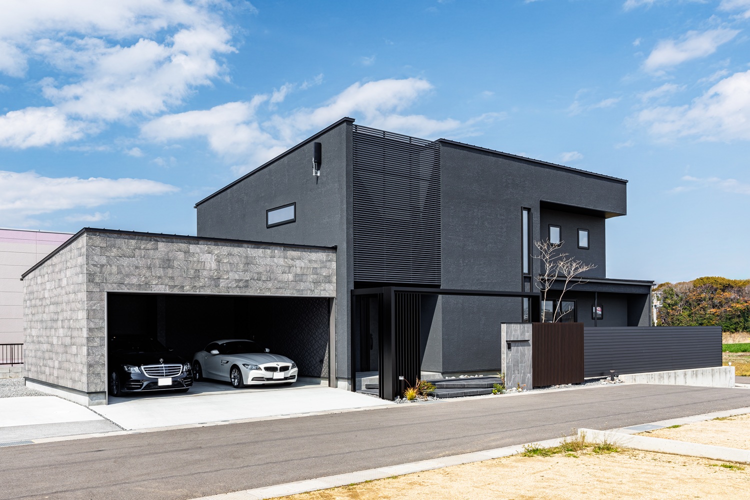 香川県多度津町の外構施工例｜品格のあるファサードと斜めが魅せる外構